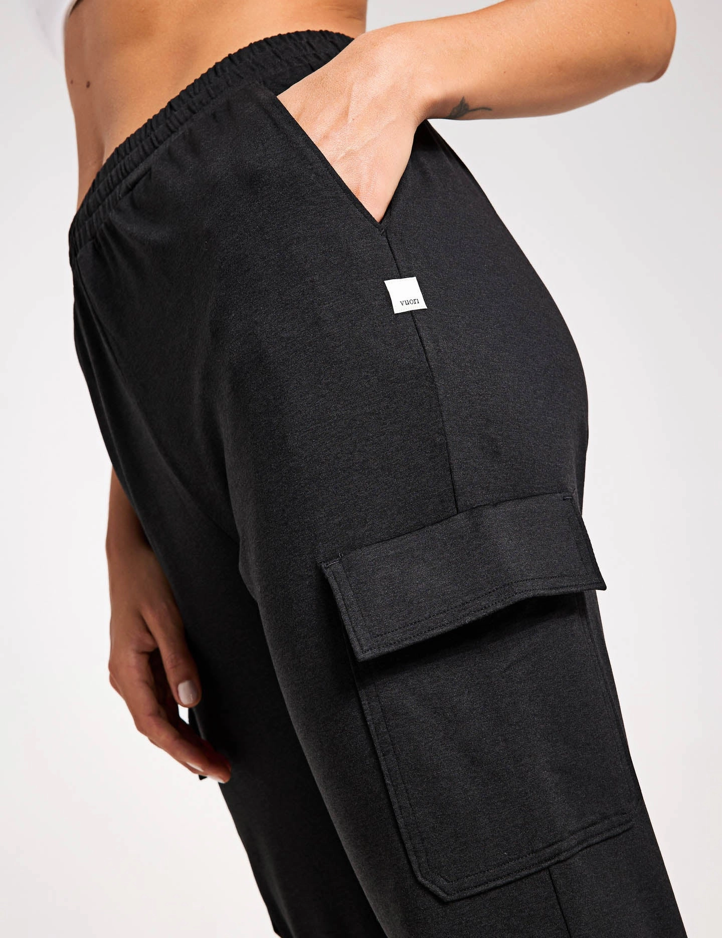 Muscle Support HeatDissipationFabric Boyfriend Cargo Jogger - Black Heather