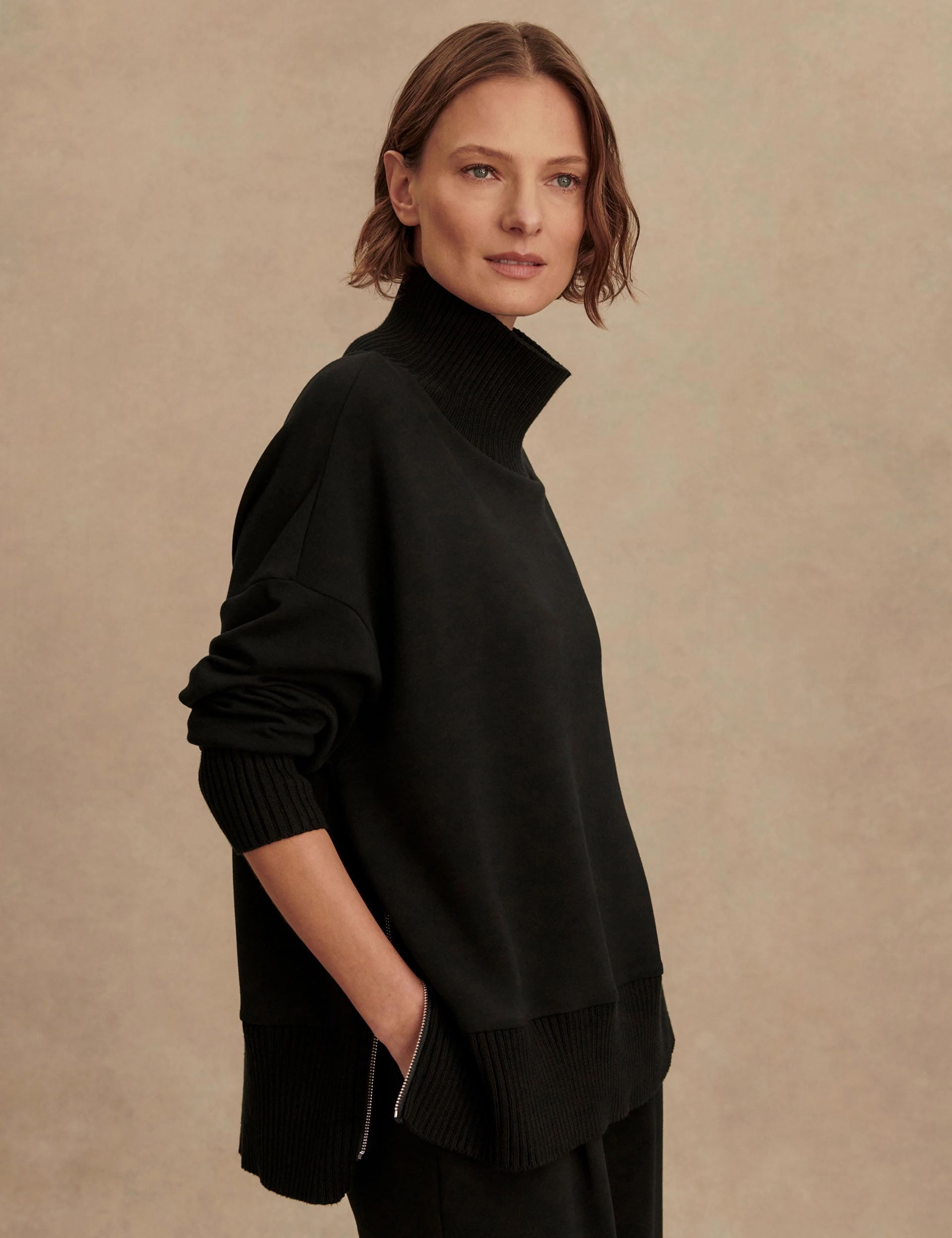 Barker High-Neck Sweat - Black Lightweight Material Active Comfort Fit