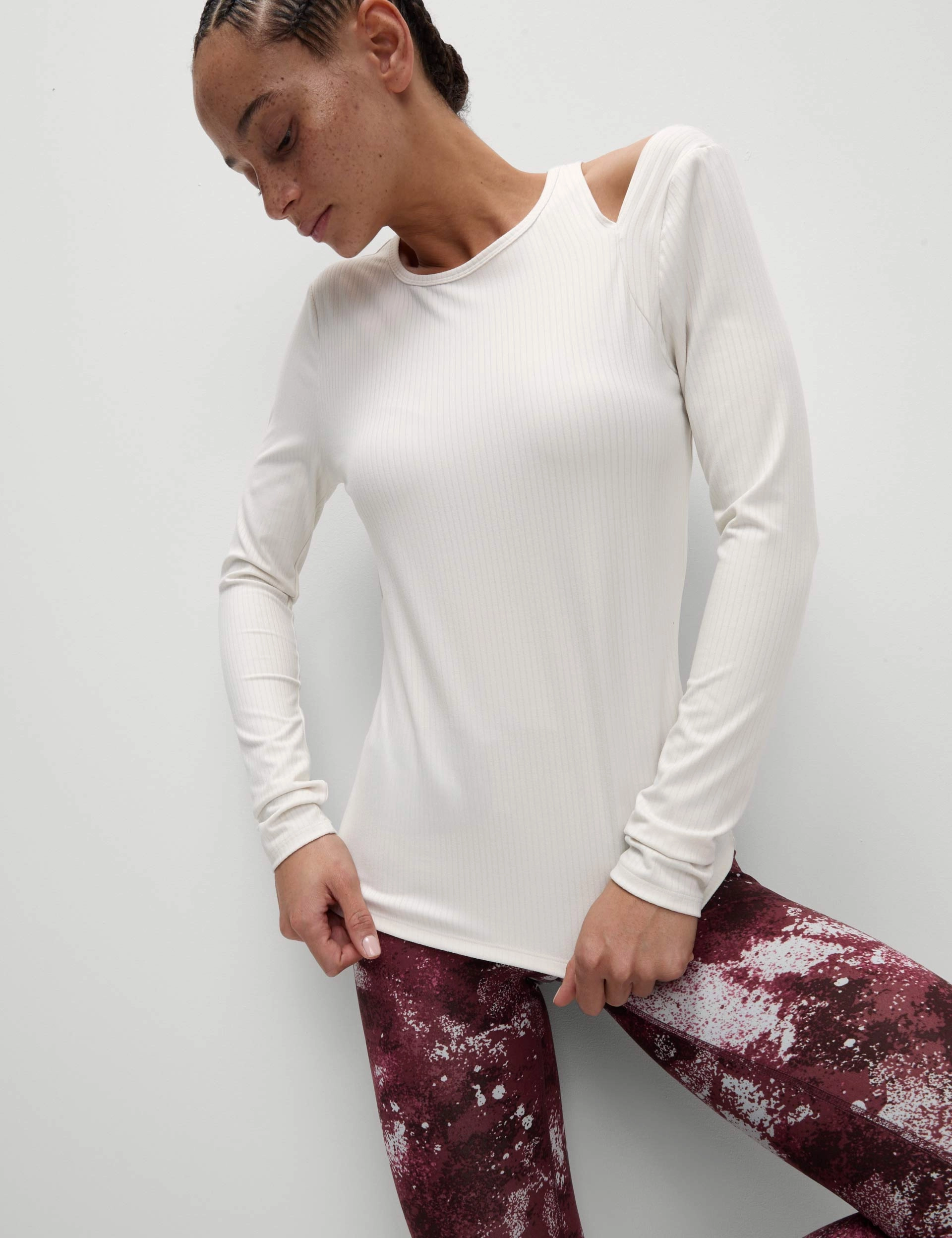 Sporty Design Rib Cold Shoulder Fitted Yoga Top - Ivory