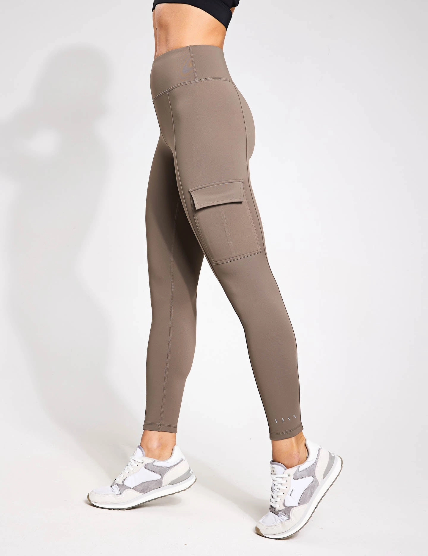 Quick Dry Minimalist Style Supportive Waist Cargo Legging - Walnut