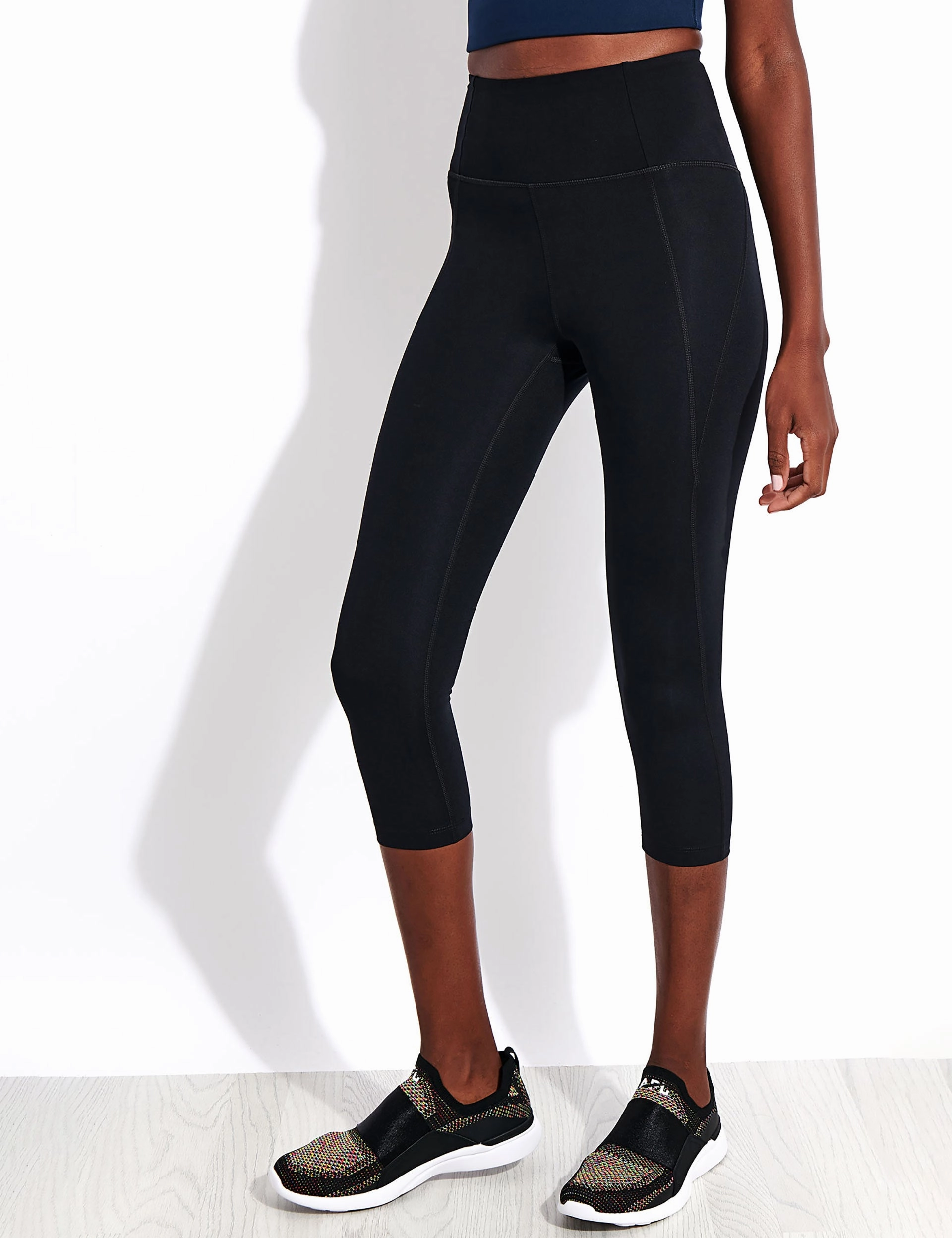 Minimal Design Compressive High Waisted Capri Legging - Black