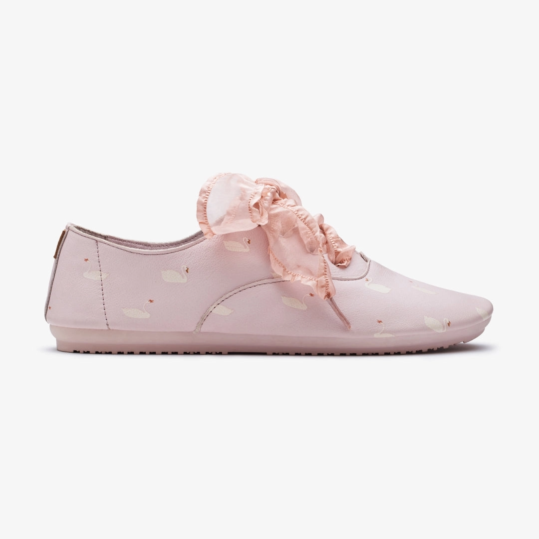 Hakuchou - Candy Pink Non Slip Heel Grip running in a drawbridge area shoes