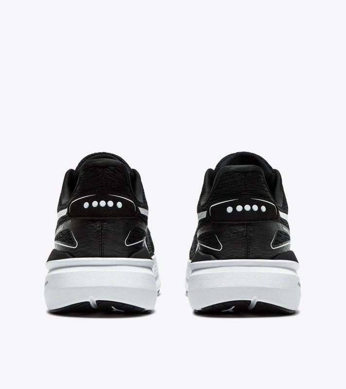 Diadora Men's Nucleo 2 - Black/White Mid - range