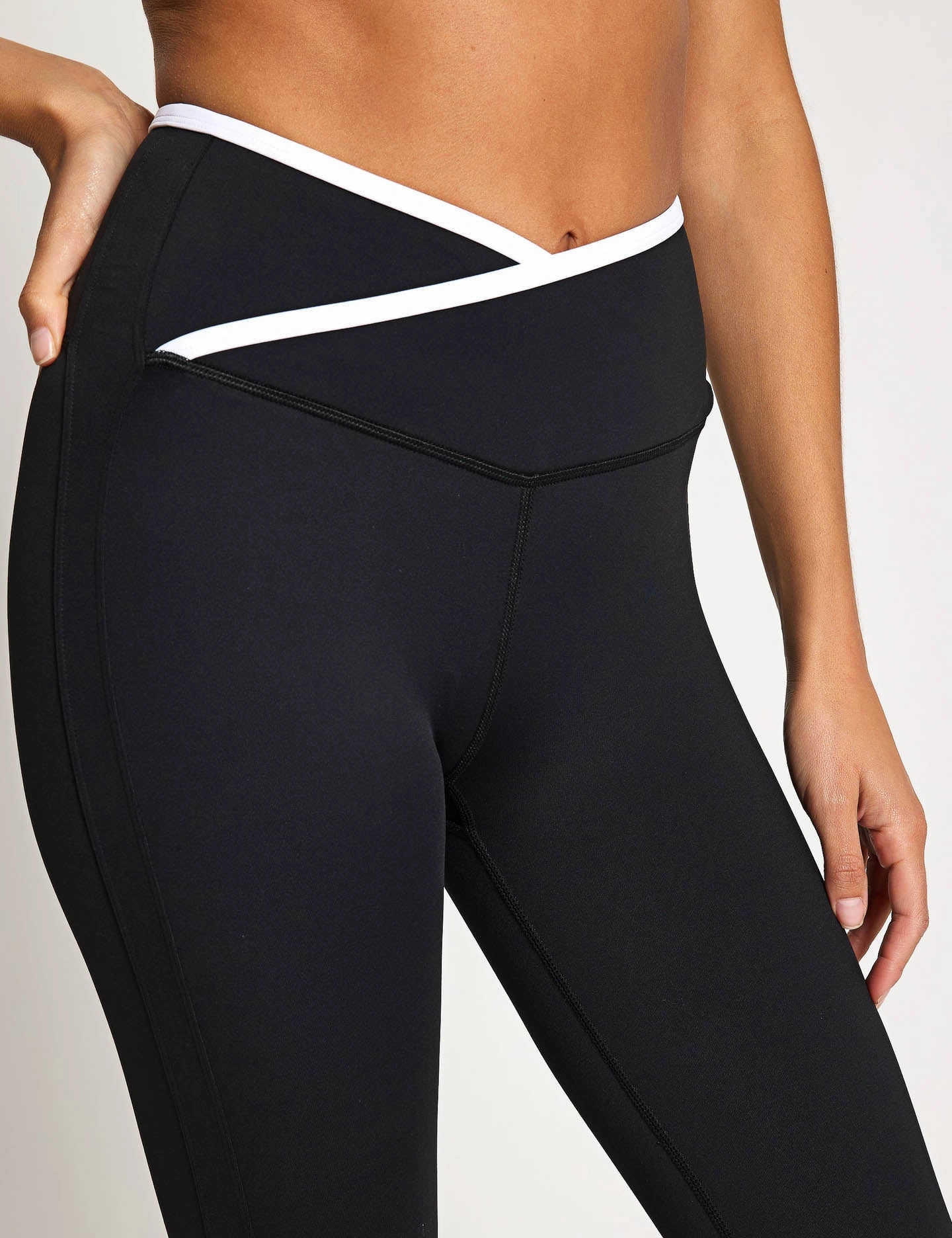 Ella Legging - Black Travel Enthusiast Moisture Wicking