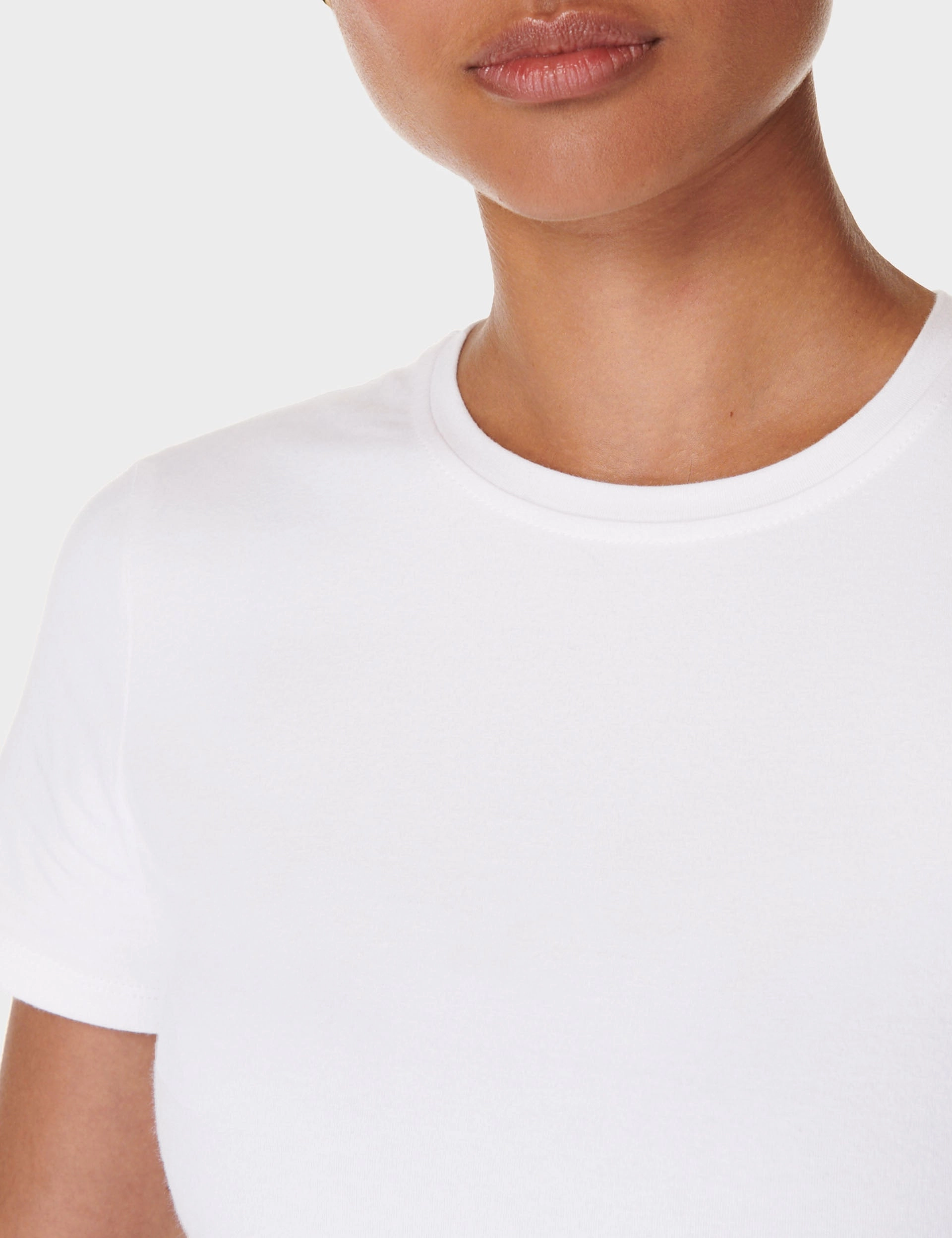 Flexible Waistline NonChafingEdges Essential Sculpt Short Sleeve Top - White