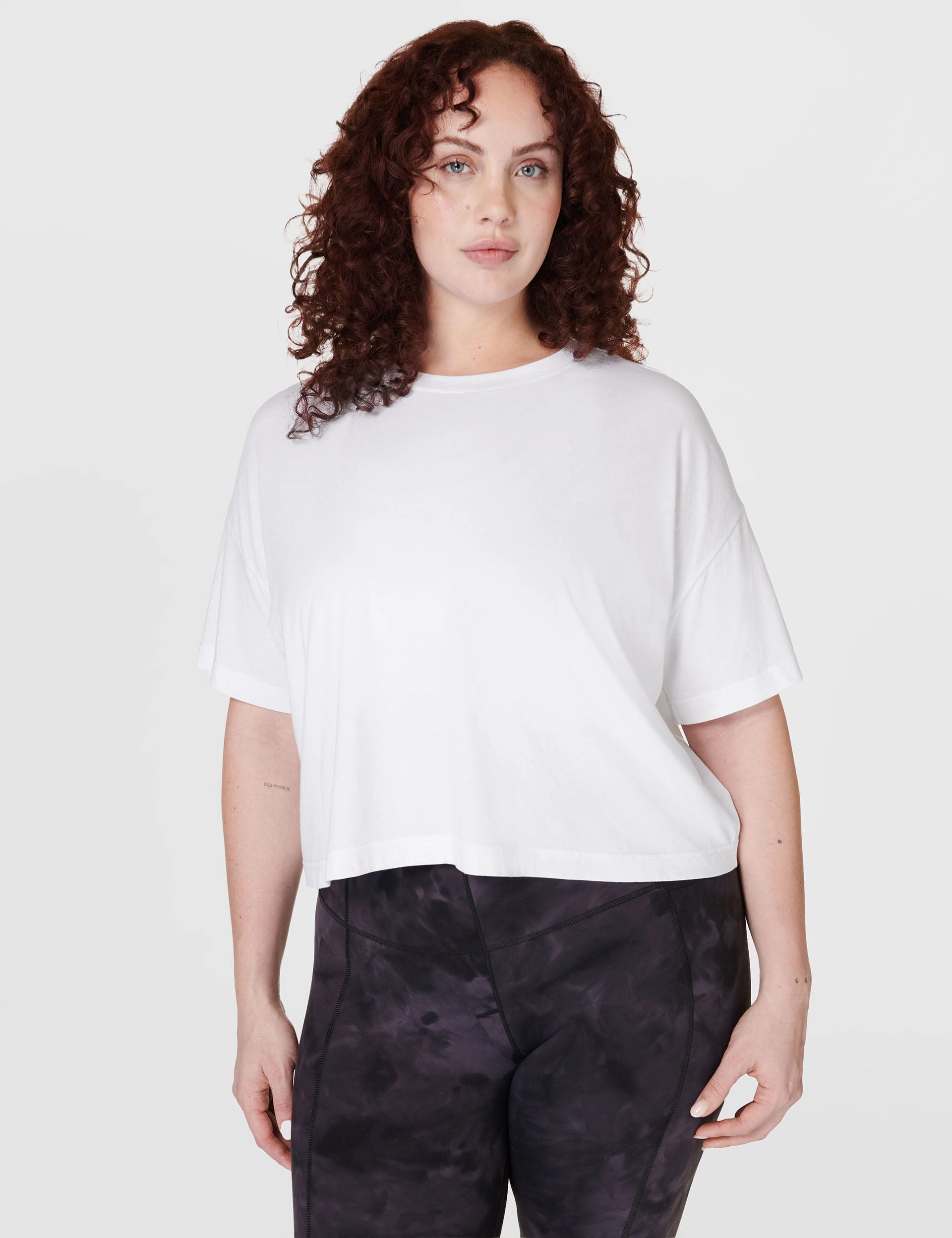 Essential Short Sleeve Crop T-Shirt - White Weekend Style Versatile Hat