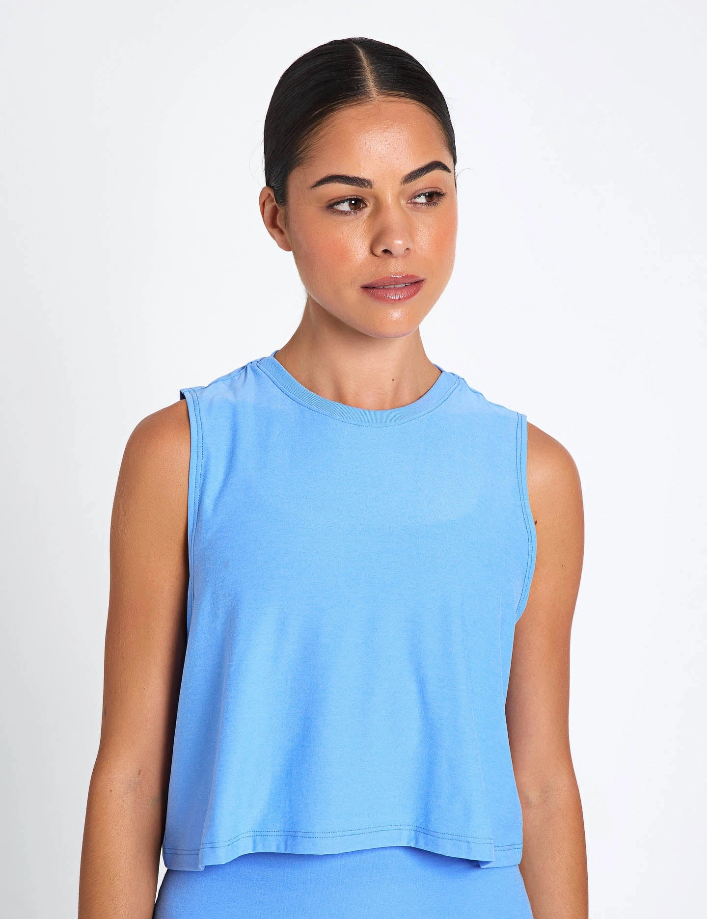 Quick Smooth Featherweight Minimal Cropped Tank - Flower Blue Heather
