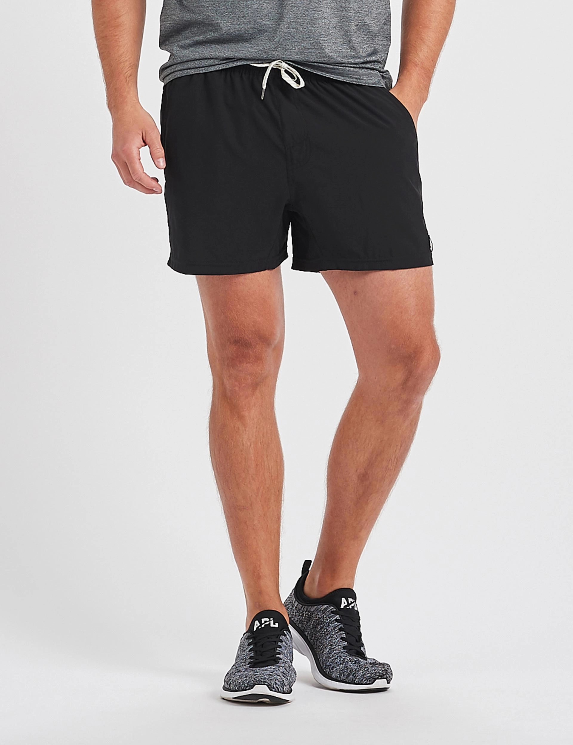 Sporty Vibes Travel Light Kore Short 5" - Black