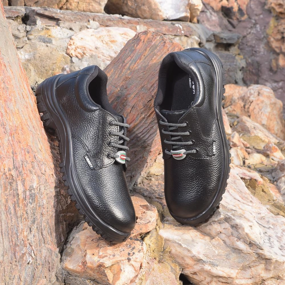 Freedom By Liberty Mens SURKSHA1SK Black Safety Lacing Shoes running on hills