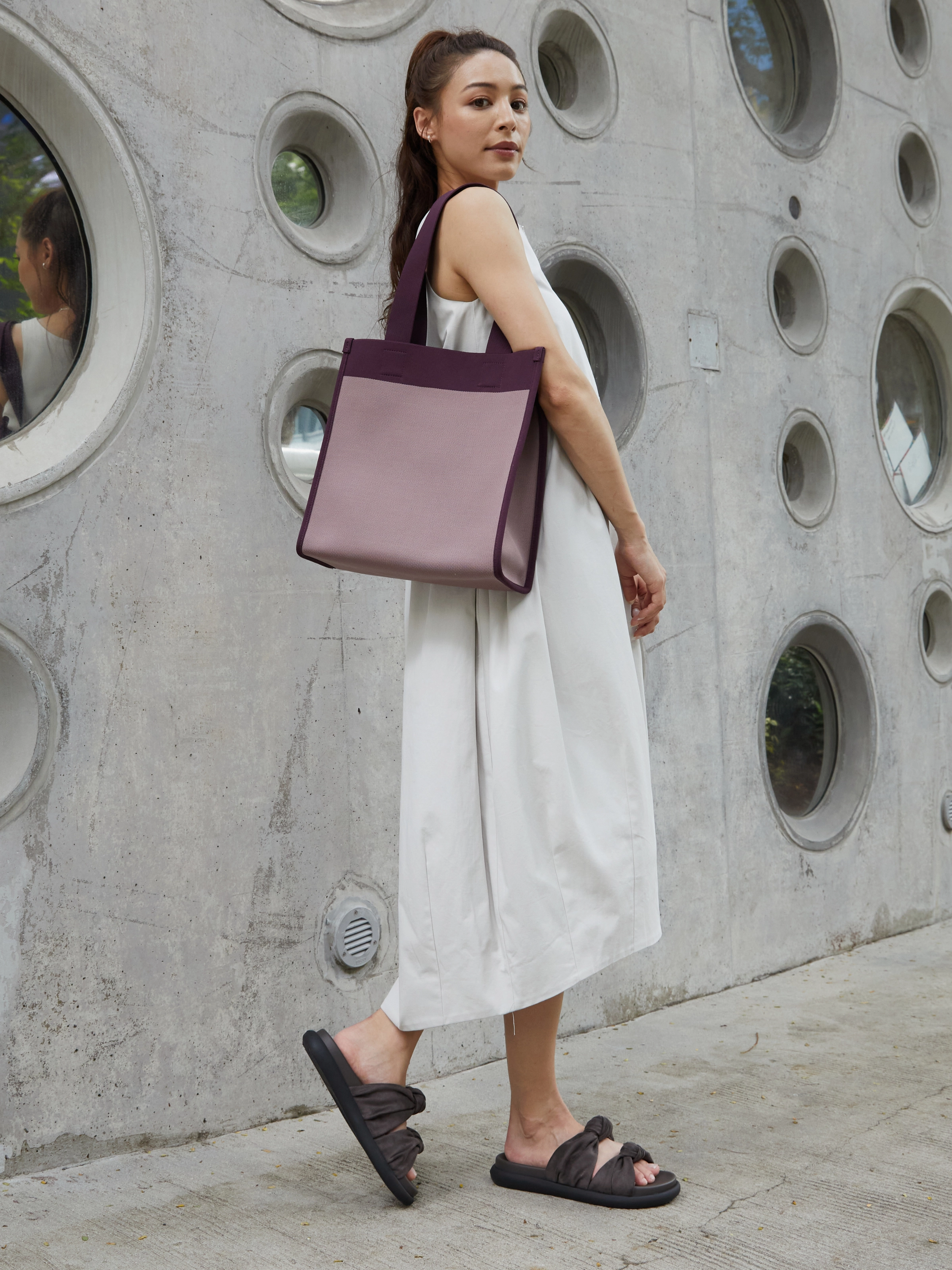 Knotty Marshmallow - Coal attractively styled Dynamic Cushioning