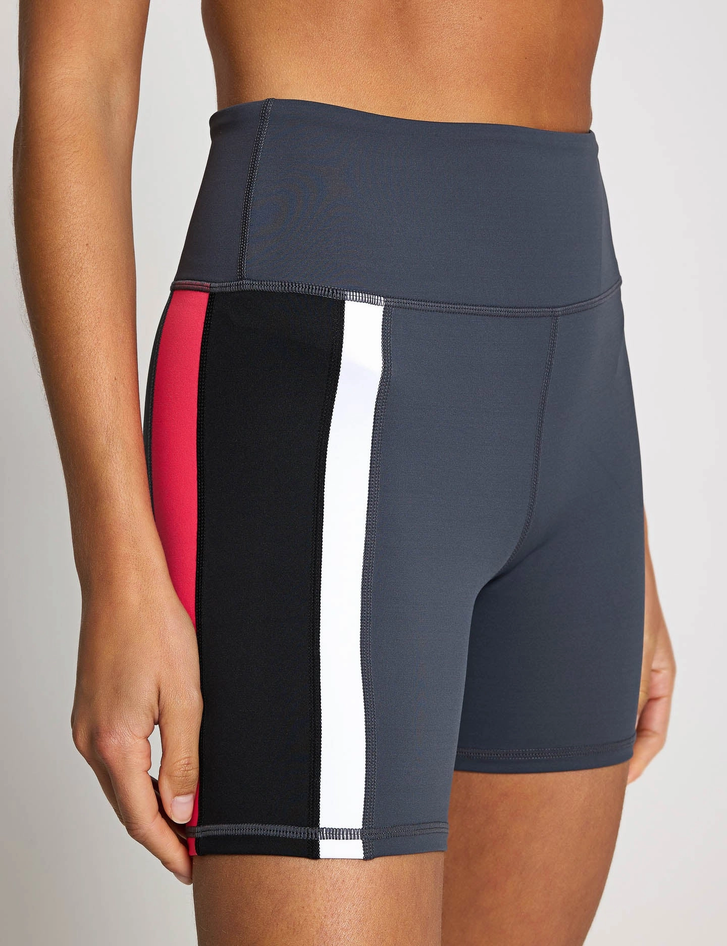 Limitless Short - Charcoal/Coral Bold Patterns