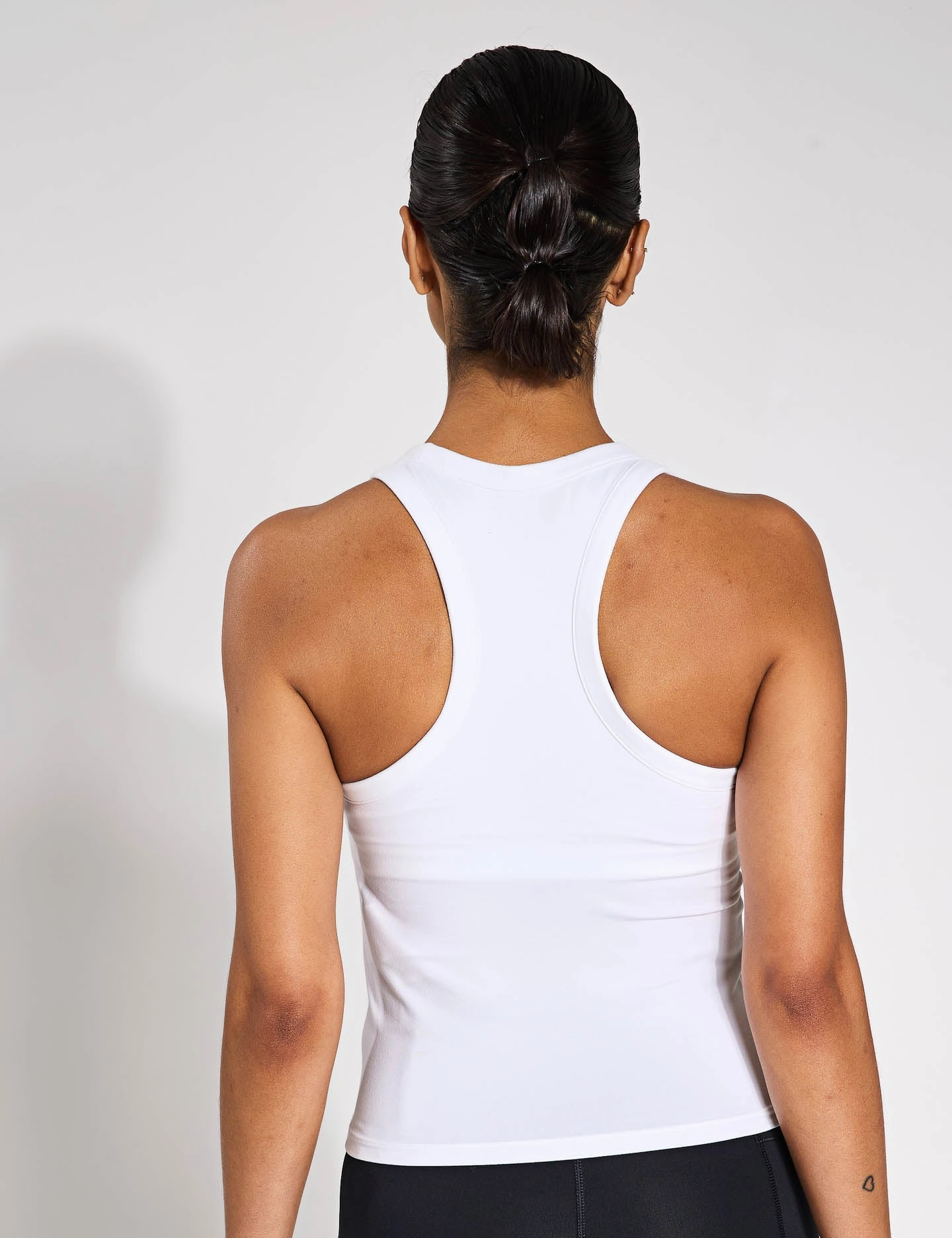 NonIrritatingSeams Subtle Texture Weave Motion High Neck Tank - White/Black