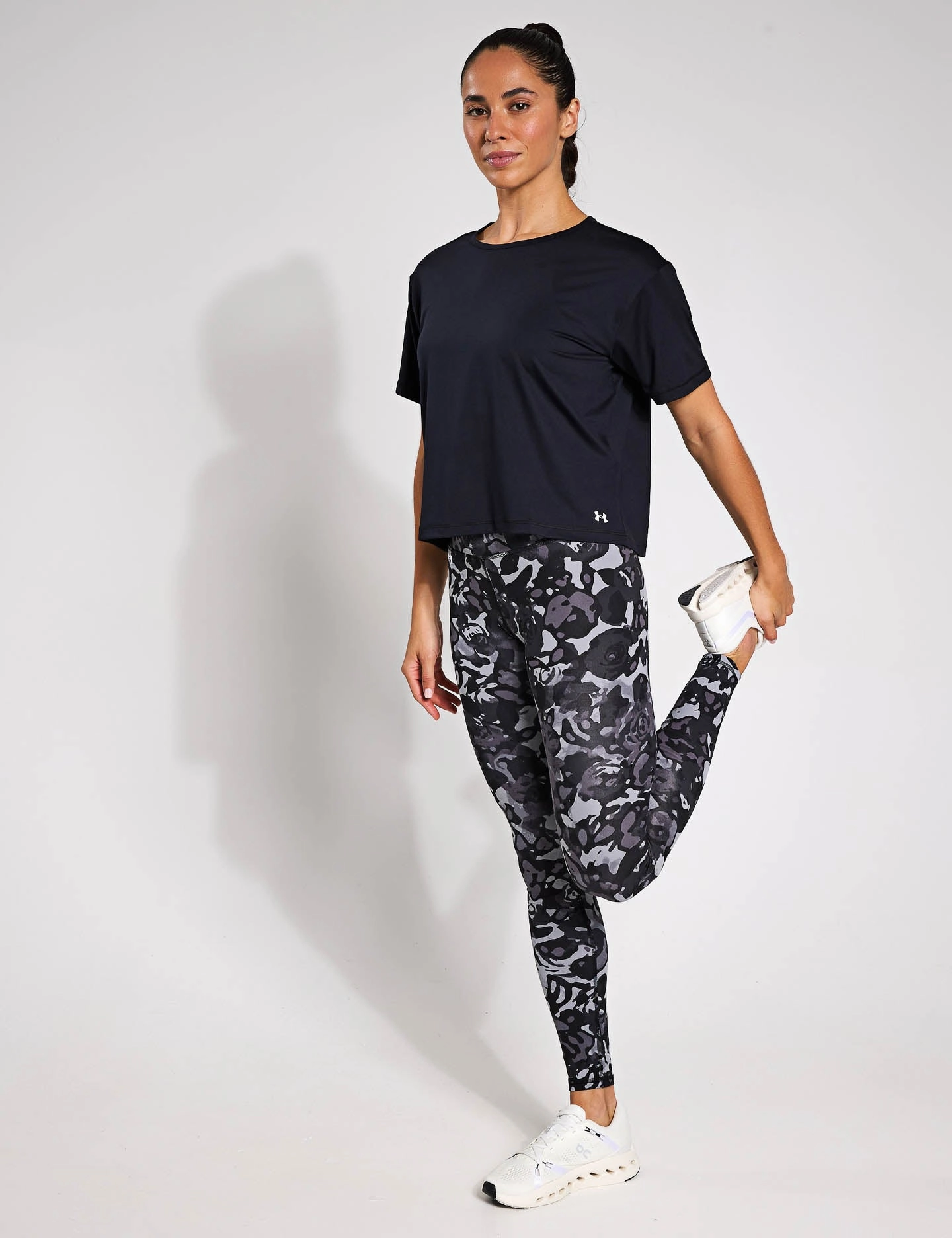 Motion Short Sleeve - Black/White Loose Sweater Flatlock Stitching Technique