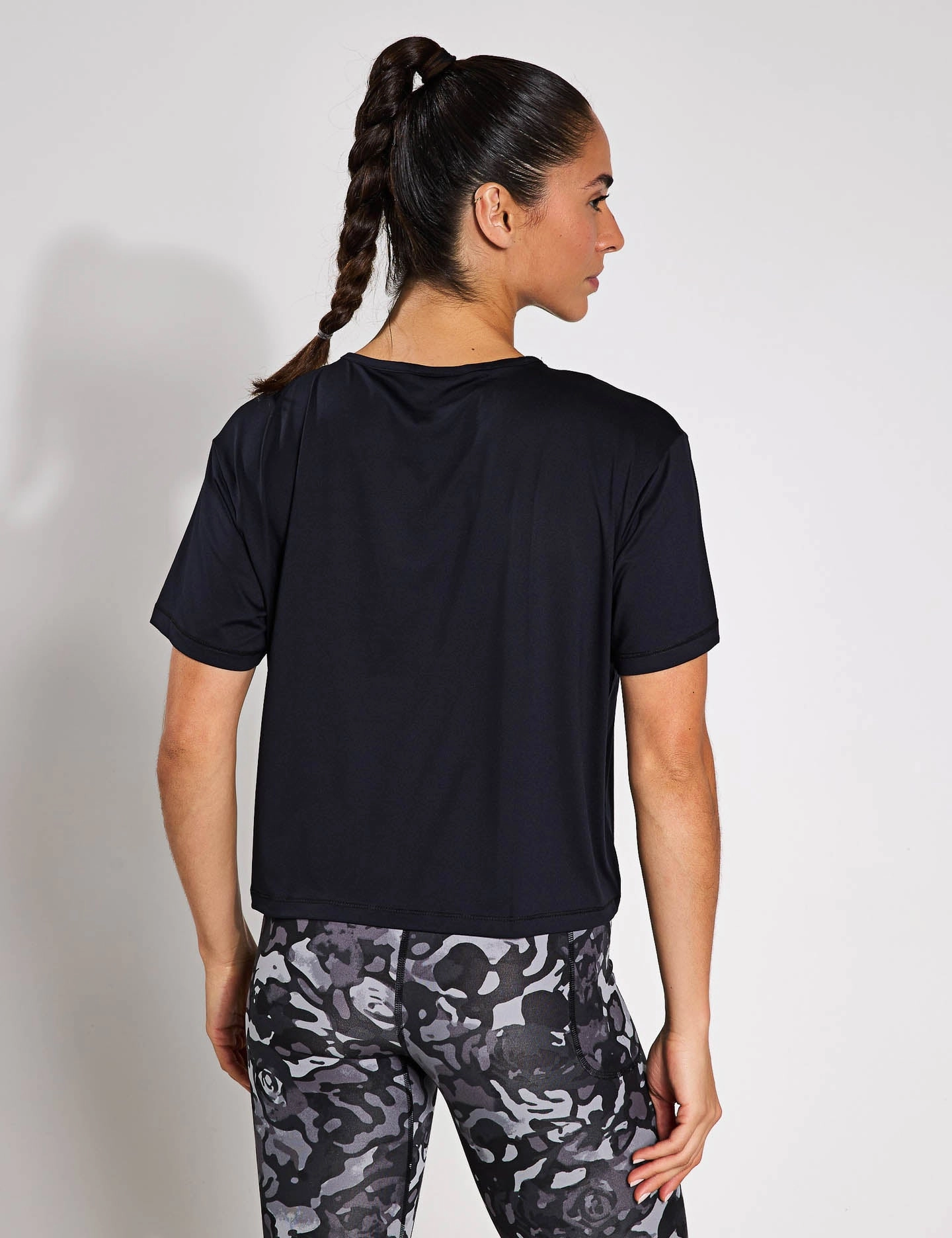 Double Needle Hemming Motion Short Sleeve - Black/White