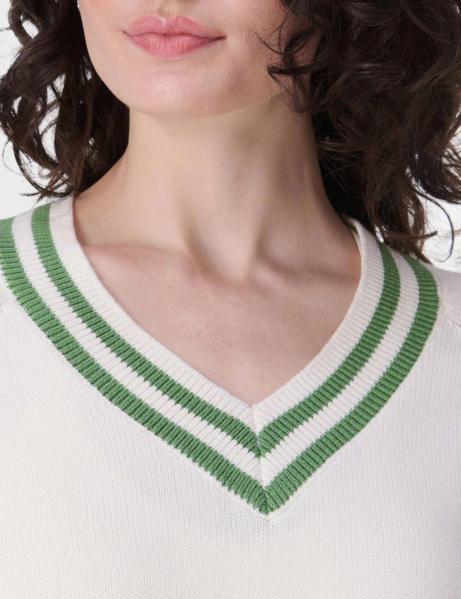 Off Court V-Neck Jumper - Lily White Stylish Dress Lightweight Knit