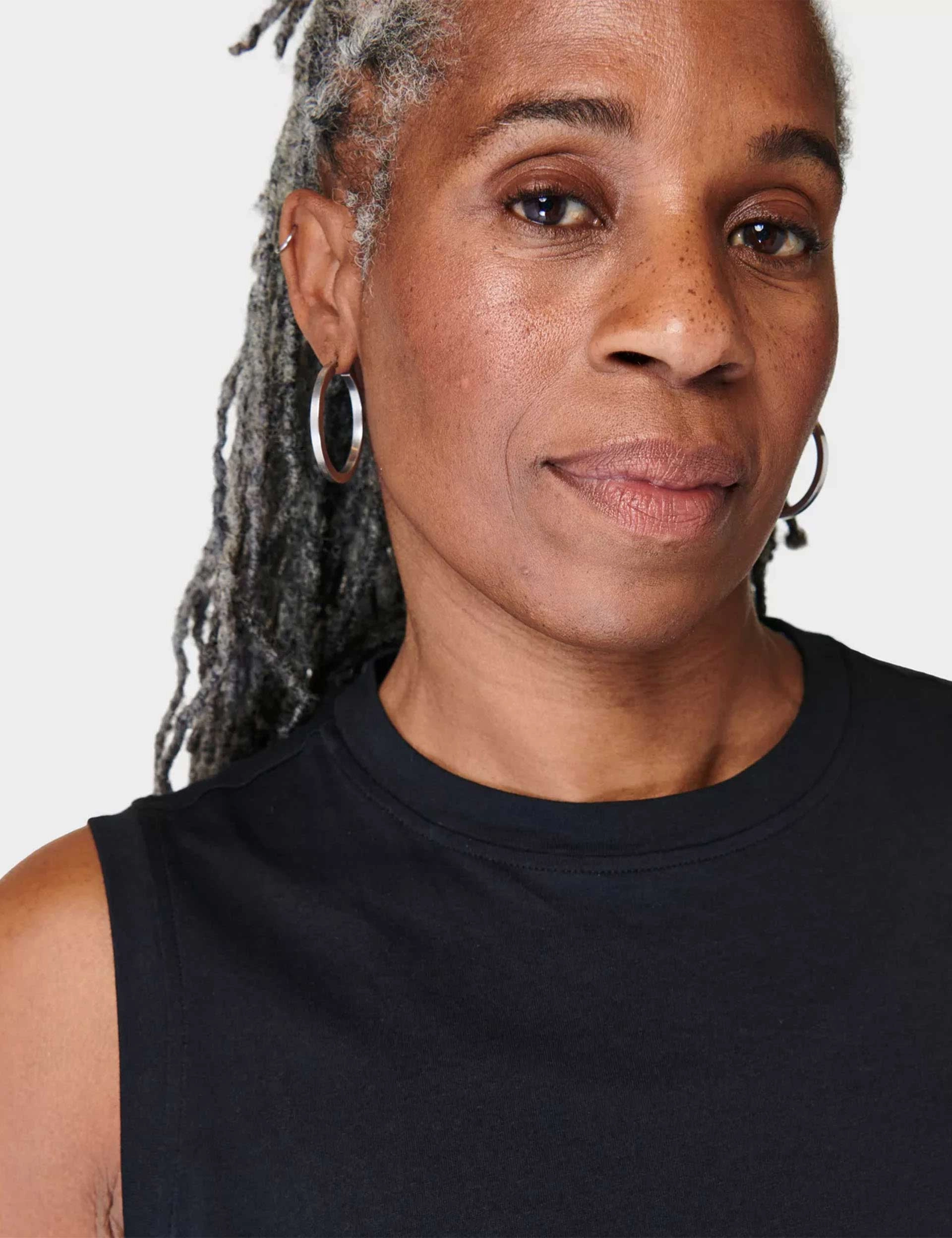 Essential Sleeveless Vest - Black Functional Adaptable