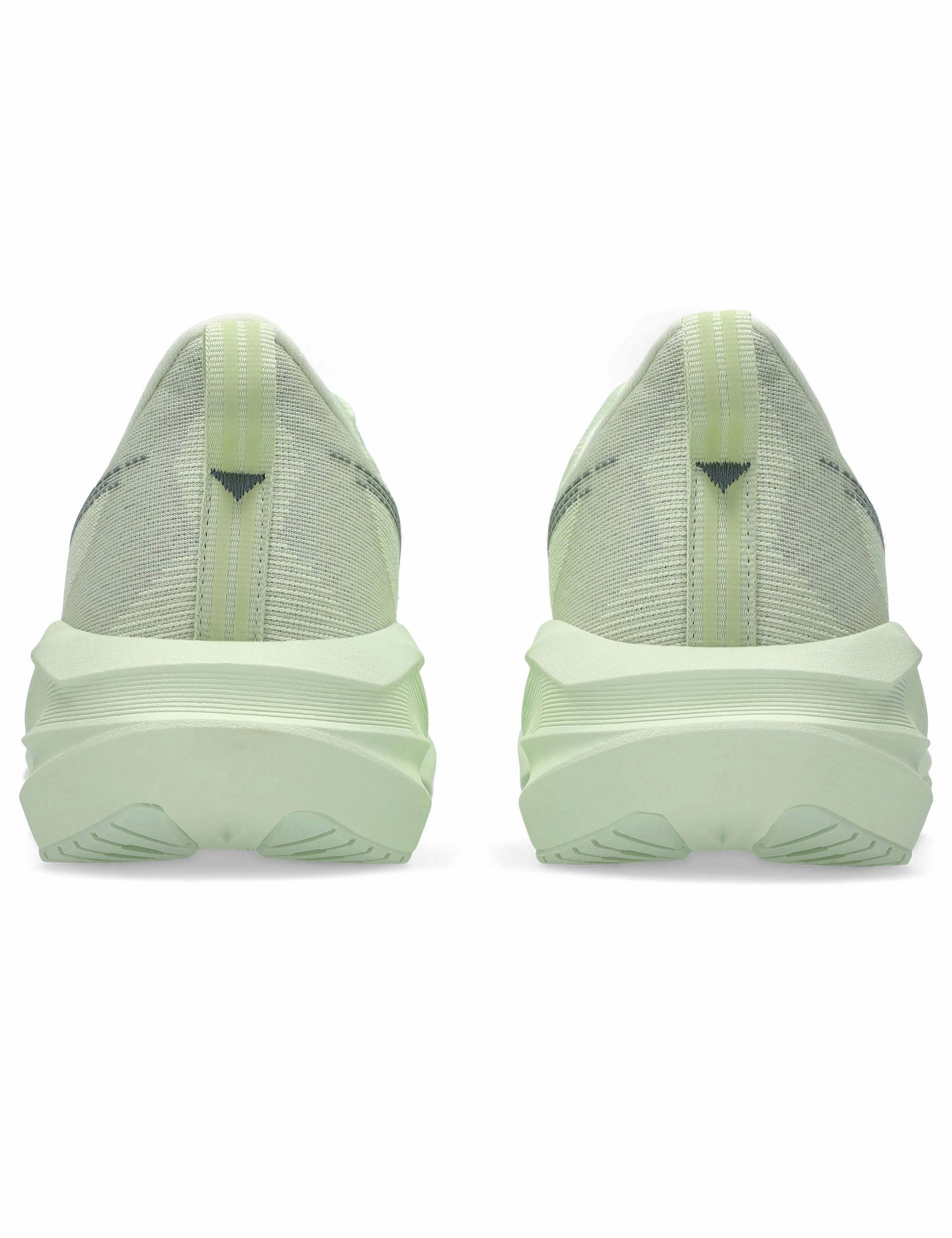 Novablast 5 - Whisper Green/Monument Blue padded toe Rebound Enhancement