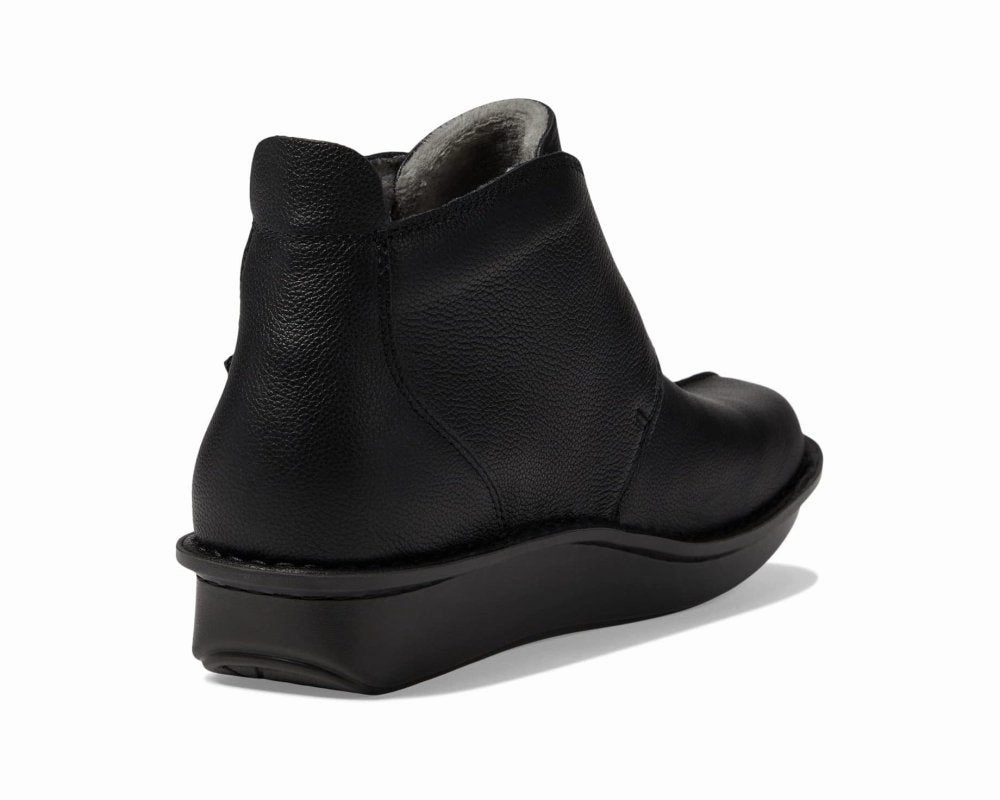 Alegria Women's Caiti - Upgrade Black Breathable knit Comfy Fashion