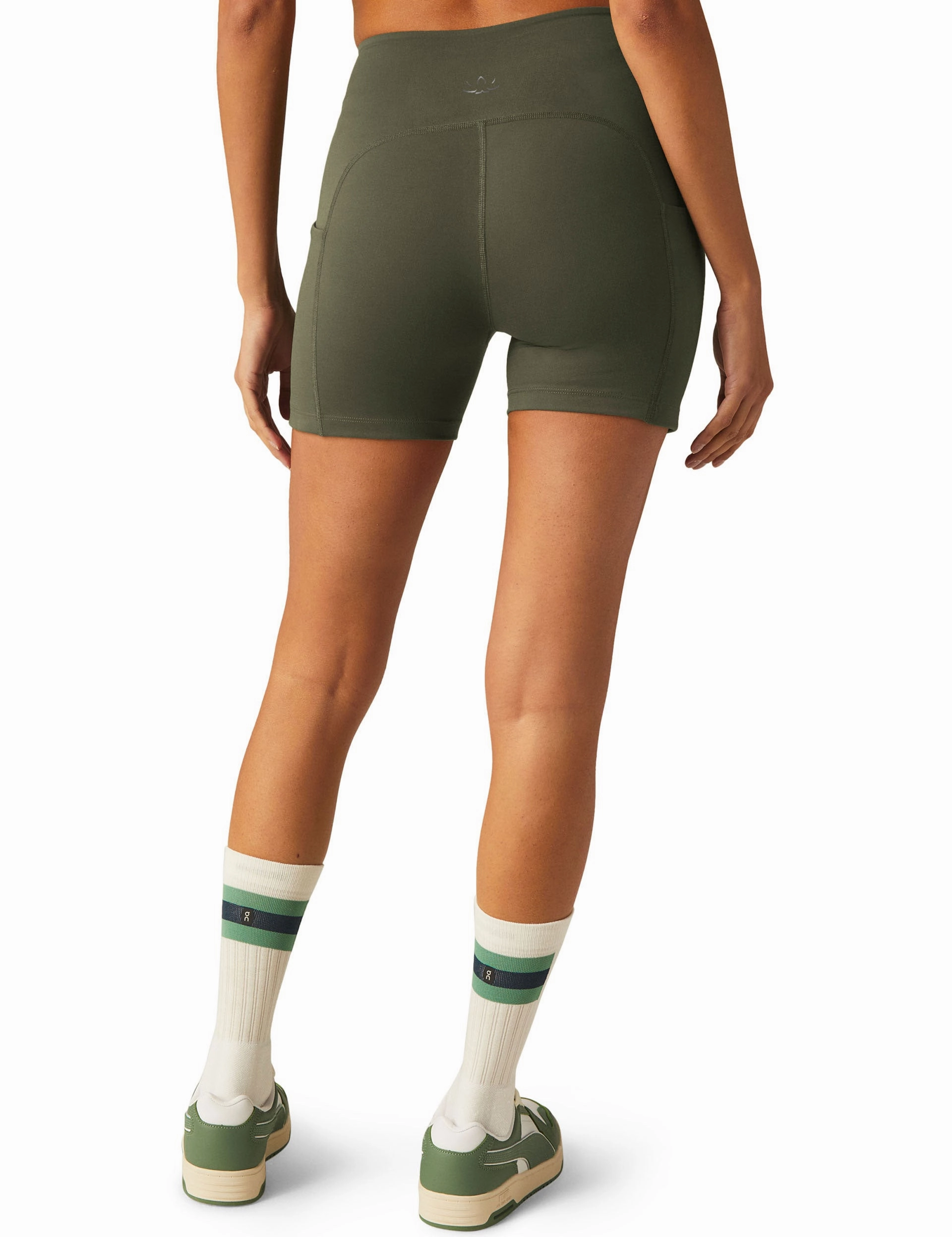 POWERBEYOND Strive Pocket Biker Short - Modern Olive windproof