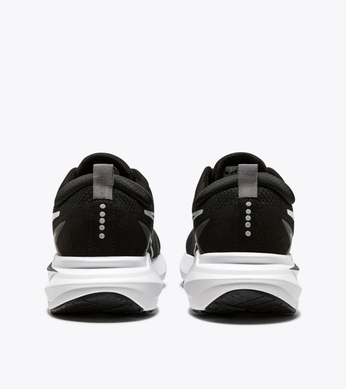 Breathable knit endurance - boost - level Diadora Men's Mythos Blueshield Vigore 3 - Black/White