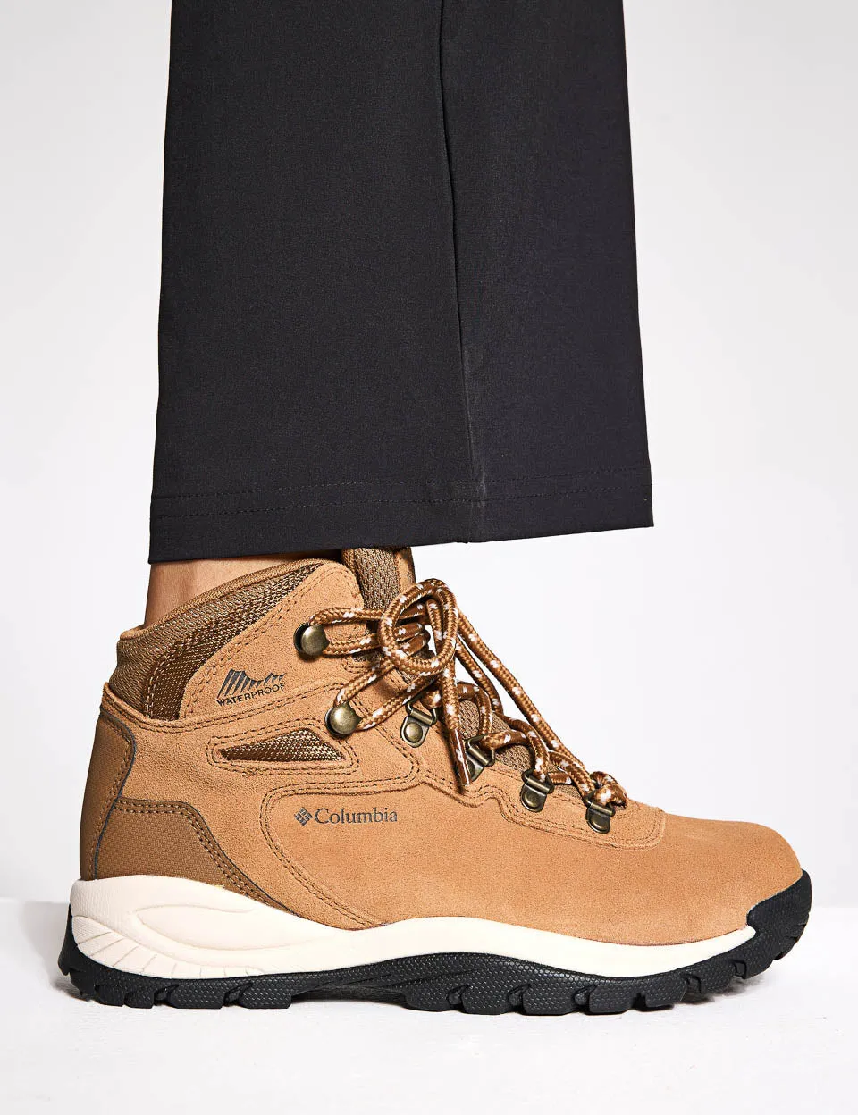 running in evening morning running footwear Newton Ridge Plus Waterproof Amped Hiking Boot - Elk/Dark Stone