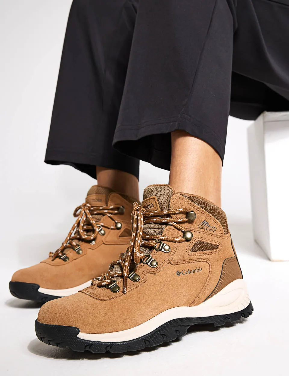 Newton Ridge Plus Waterproof Amped Hiking Boot - Elk/Dark Stone buckle - closure shoes