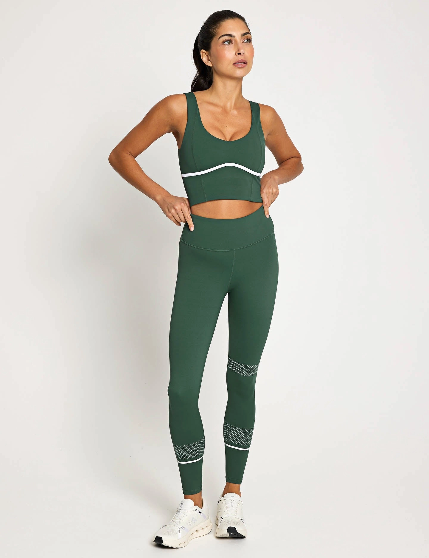 Compression fit seams Ava Sports Bra - Deep Green