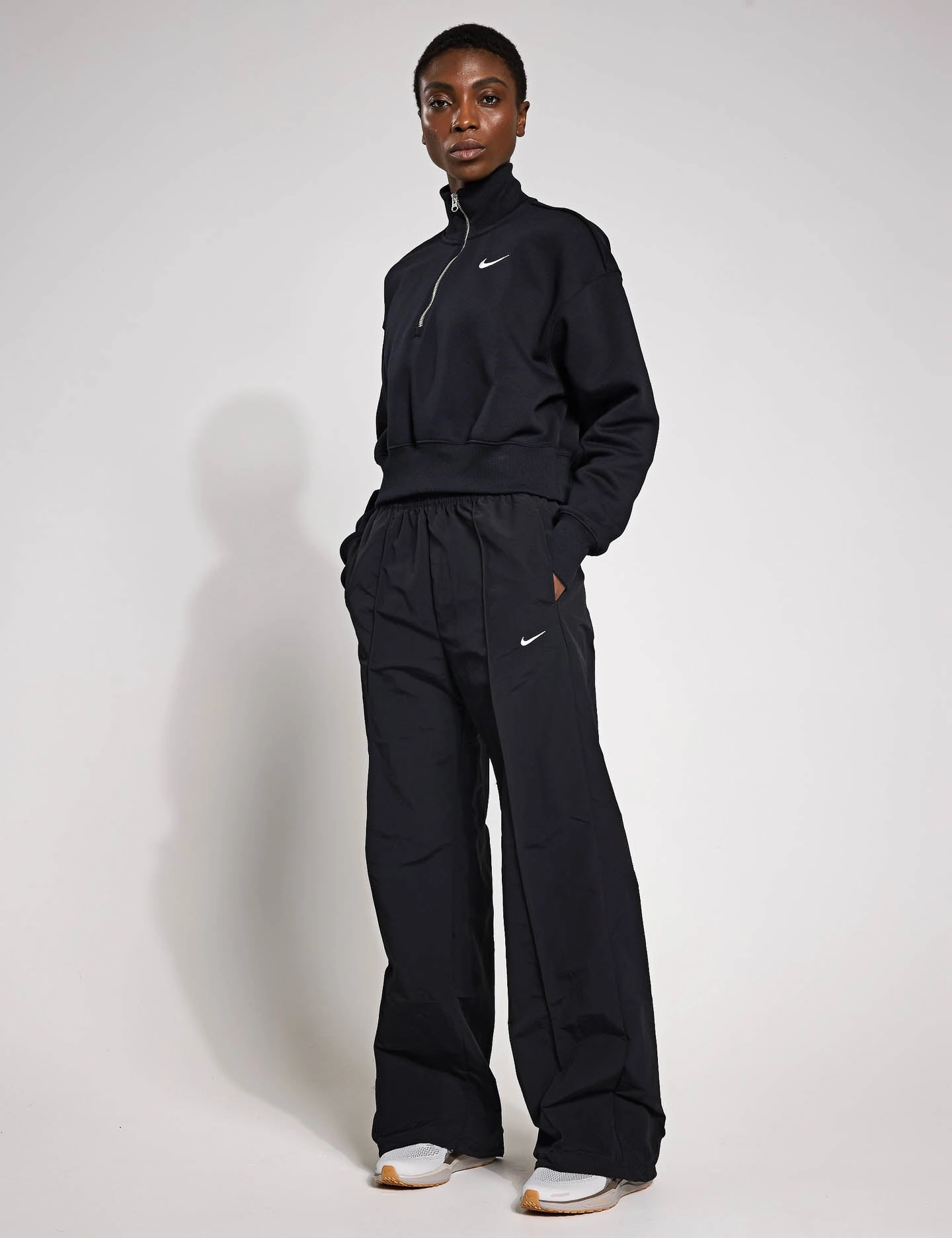 Sportswear Phoenix Fleece Cropped Sweatshirt - Black/Sail Glittery accents V-Neck