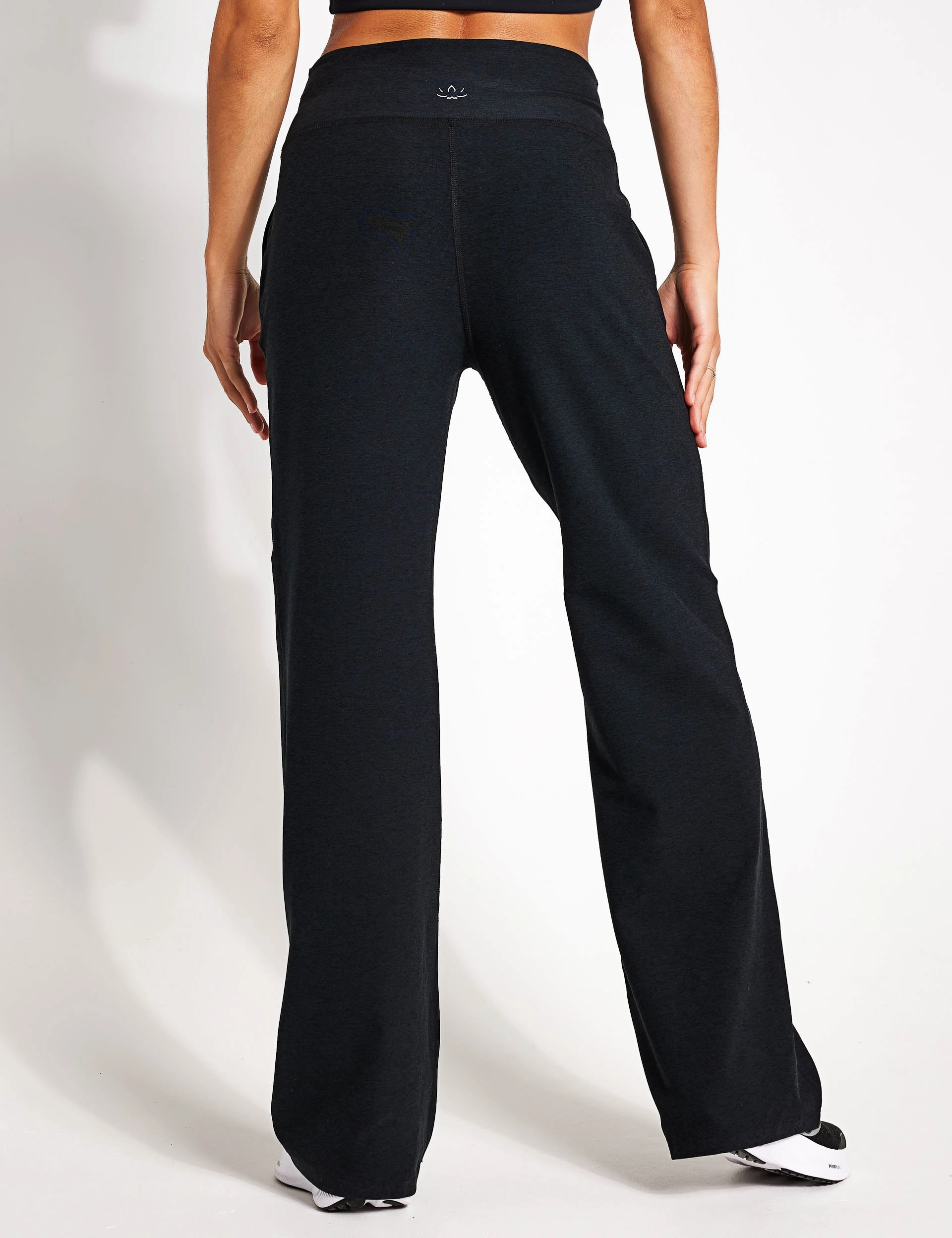 Light and Supportive Stretchable Waistband Spacedye Laid Back Pant - Darkest Night