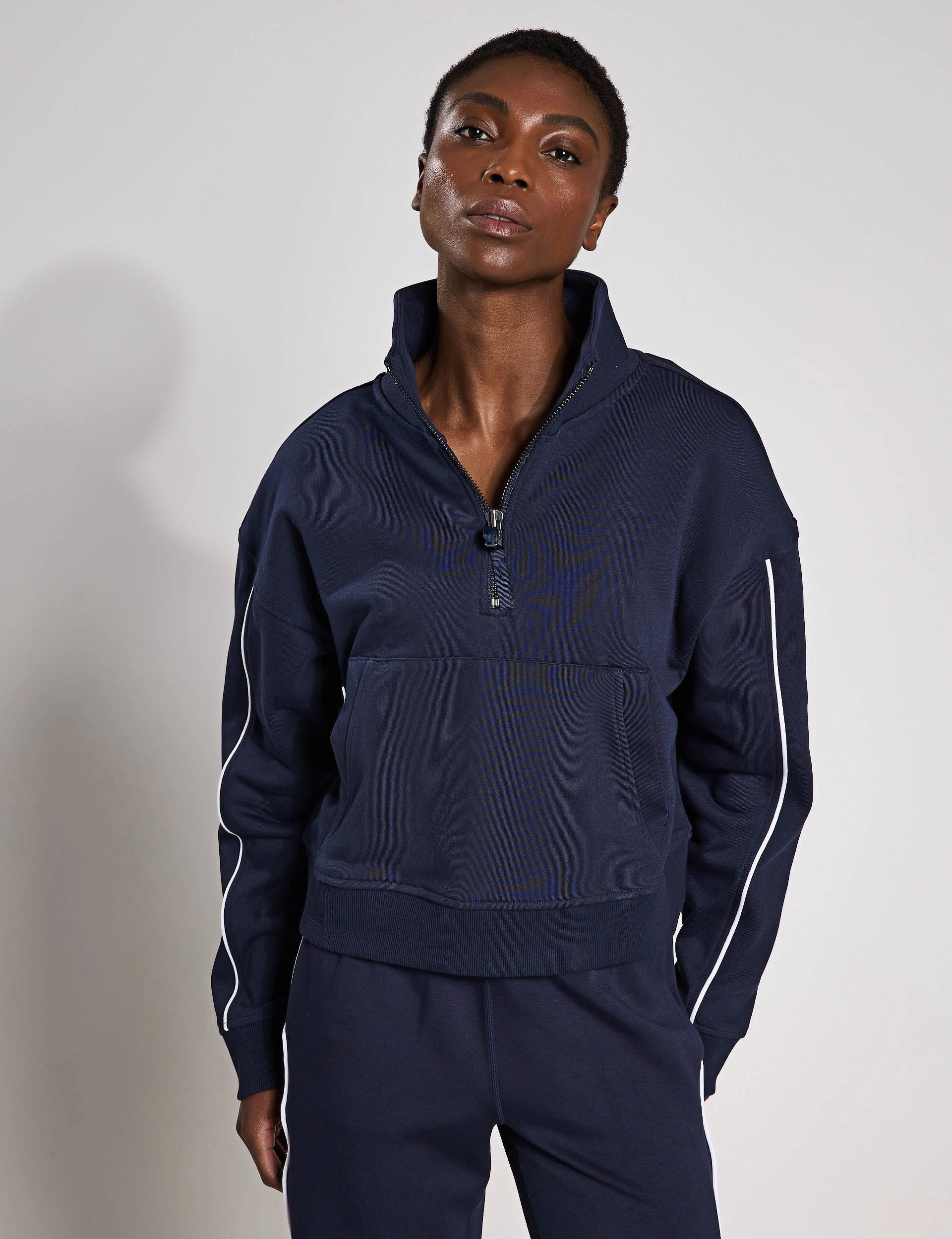 Fit for Quick Movements The Rihanna Set - Navy Blue/White Piping