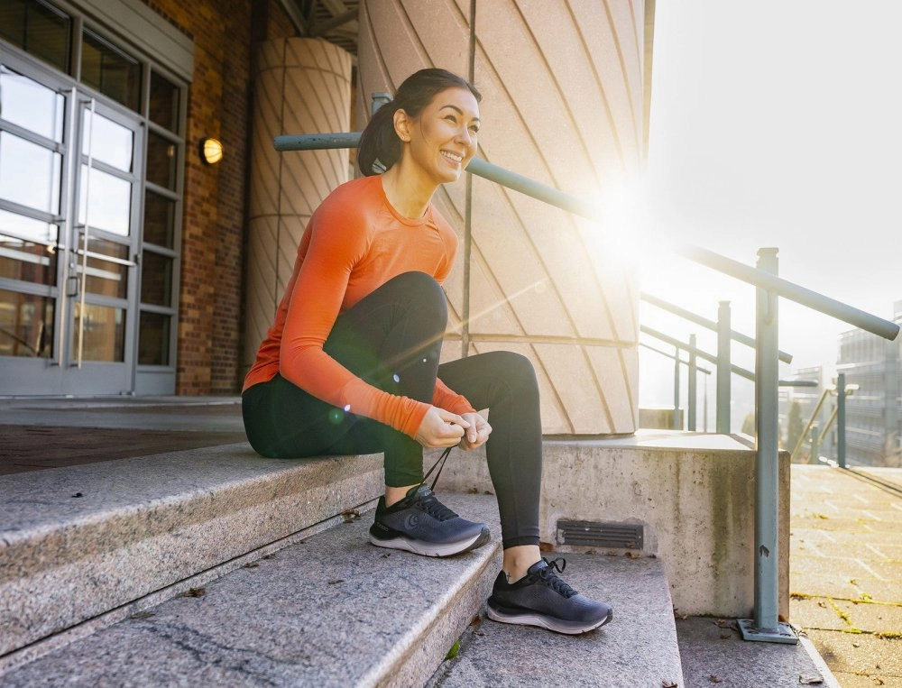 cyclist Topo Athletic Women's Magnifly 5 - Charcoal/Black