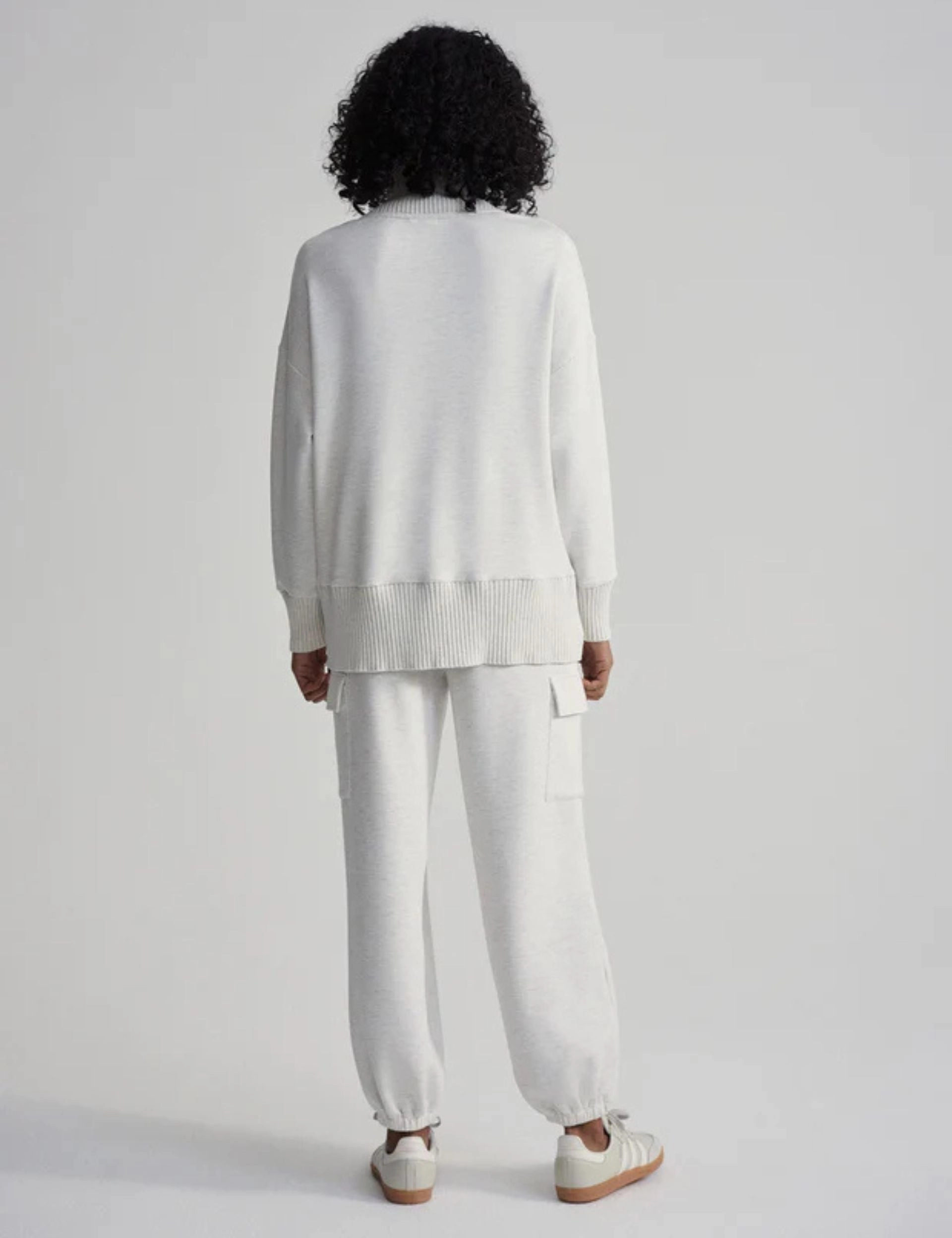 Cozy Stretch Fit Ringtail possum like Barker High-Neck Sweat - Ivory Marl